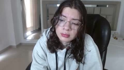 ZOE online show from November 17, 3:24 pm