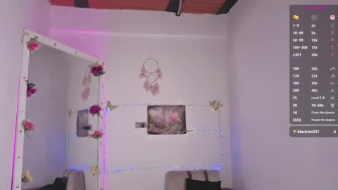 Snapshot of zoee_dolcee chatting on October 14, 11:29 pm Catt online show from October 14, 11:29 pm