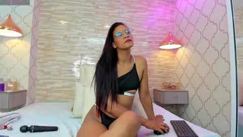 Snapshot of zoeesmitth chatting on September 15, 11:40 am ZoeeSmitth online show from September 15, 11:40 am