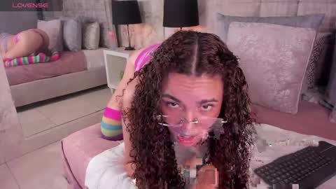zoehiltonx online show from April 28, 10:57 pm