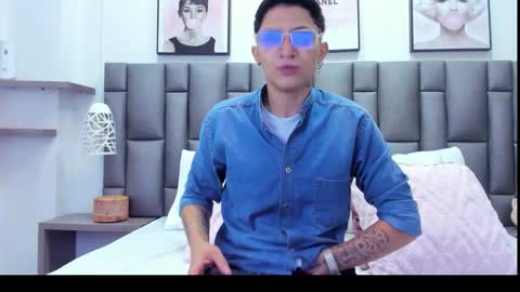 Zoe Krug online show from March 5, 12:45 pm