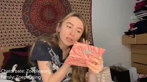 Snapshot of zoepleasing chatting on September 12, 2:12 am zoepleasing online show from September 12, 2:12 am