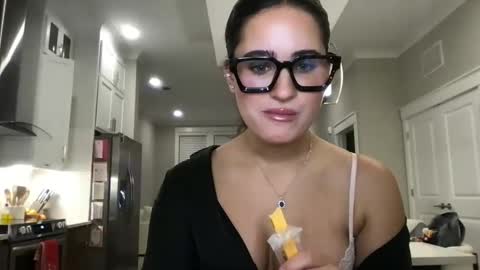 Zoe Raine online show from February 18, 2:05 am