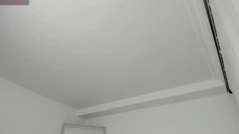 Snapshot of zoes_mile chatting on February 5, 11:12 am Zoes online show from February 5, 11:12 am