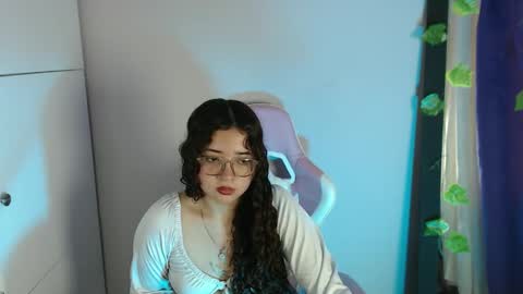 Zoe online show from December 3, 7:49 pm