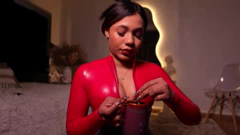 zoevidal_ online show from January 10, 12:21 pm