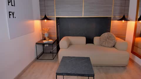 ZOE online show from April 18, 1:24 pm