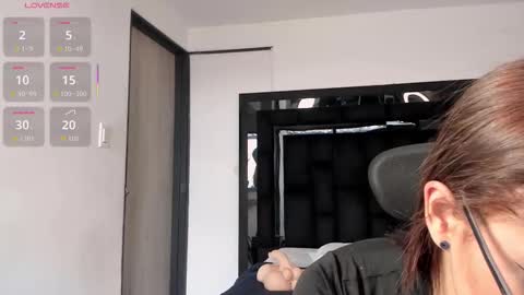 Snapshot of zoewestt chatting on October 14, 2:08 pm Zoe online show from October 14, 2:08 pm