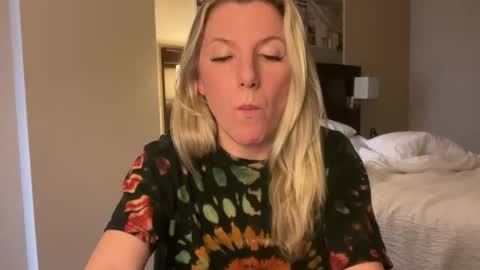 Zoeydanner online show from February 2, 9:36 pm