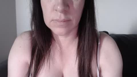 zoibee online show from June 23, 8:12 am