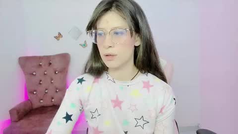 Snapshot of zooeybelair chatting on October 14, 10:51 am Alicie online show from October 14, 10:51 am