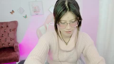 Snapshot of zooeybelair chatting on September 24, 2:05 pm Alicie online show from September 24, 2:05 pm