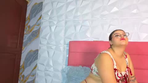 zully_fox online show from May 28, 5:05 am