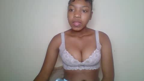 zyraelle_01 online show from May 16, 9:56 am