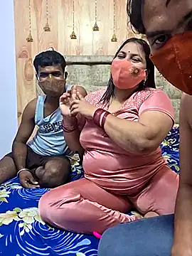 MOM-SUN-COUPLE online show from November 4, 9:03 am