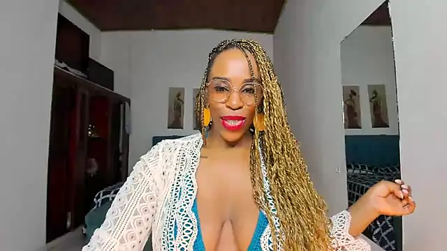 TAYLORR778 online show from April 18, 7:58 pm