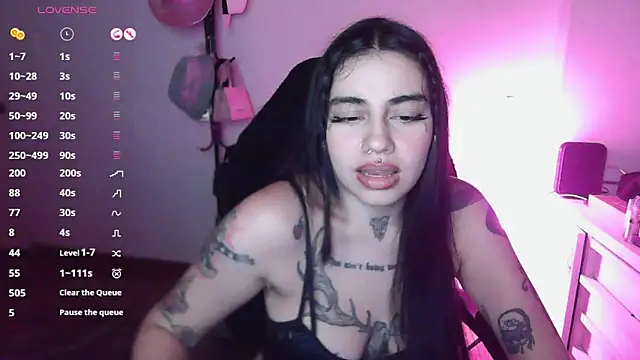 Snapshot of val_bardot chatting on September 21, 4:55 am val bardot online show from September 21, 4:55 am