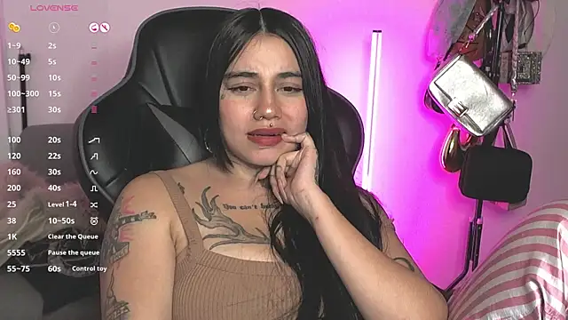 Snapshot of val_bardot chatting on October 15, 8:06 am val bardot online show from October 15, 8:06 am