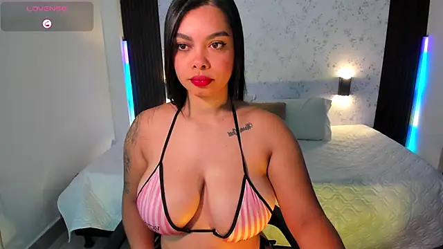 Snapshot of MartinaBianchi chatting on October 7, 11:47 am MartinaBianchi online show from October 7, 11:47 am