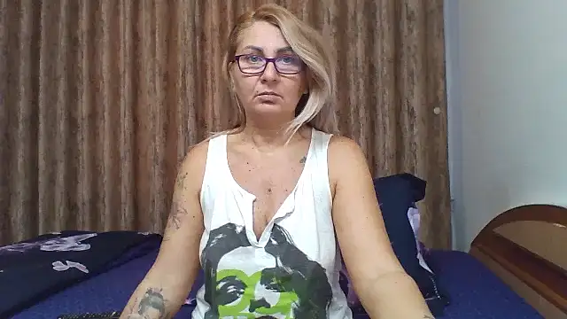 PussyEvely online show from November 14, 6:24 am