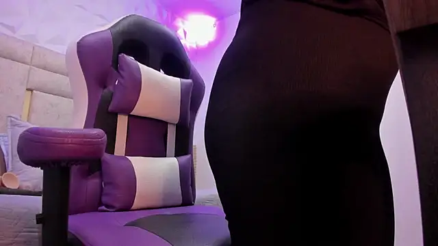 PauletteJ online show from November 27, 11:57 am