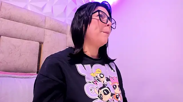 PauletteJ online show from March 25, 11:57 am