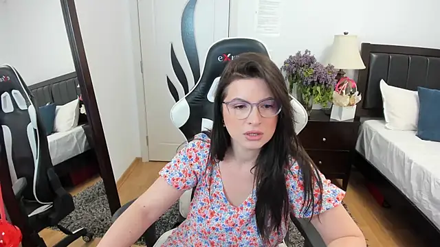 AmyPure  online show from May 6, 5:00 am