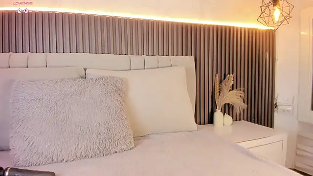 SHANONCLARK online show from November 22, 7:49 pm