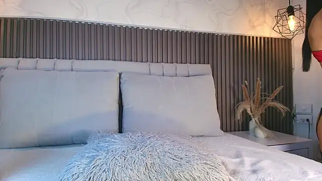 SHANONCLARK online show from February 27, 7:35 pm