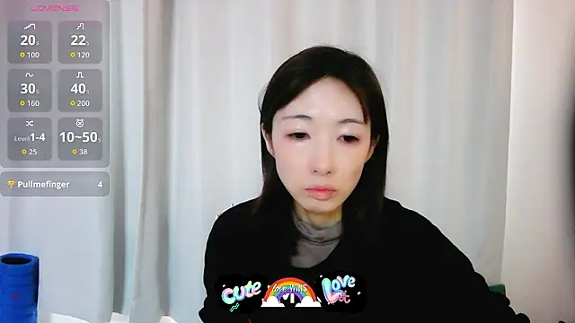 Snapshot of Love_me_Eri_ chatting on October 15, 12:02 am Love me Eri  online show from October 15, 12:02 am