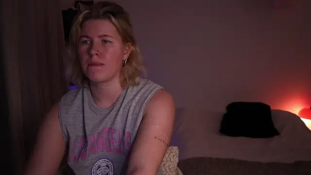 moonamii online show from January 5, 6:44 pm