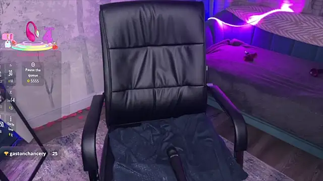 amanda strong online show from April 21, 2:51 am