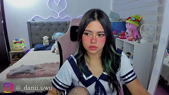 CuteDani  online show from July 28, 6:00 am