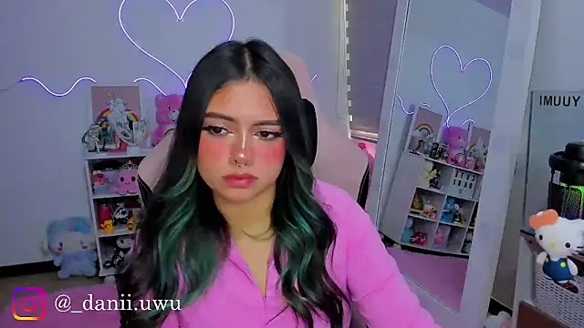 CuteDani  online show from June 9, 2:05 pm