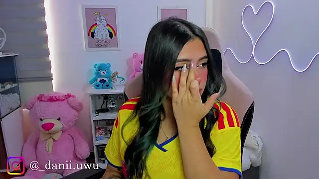CuteDani  online show from June 17, 2:40 pm