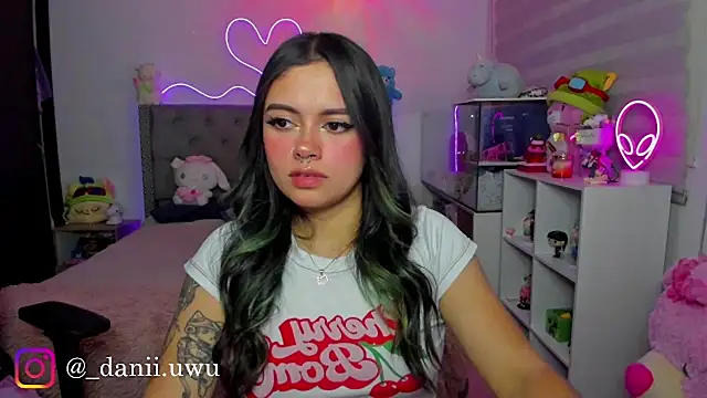 CuteDani  online show from August 5, 4:52 am