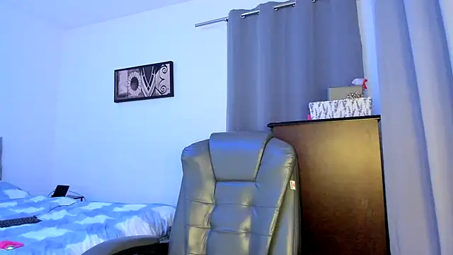 leilahot14 online show from July 23, 9:12 pm