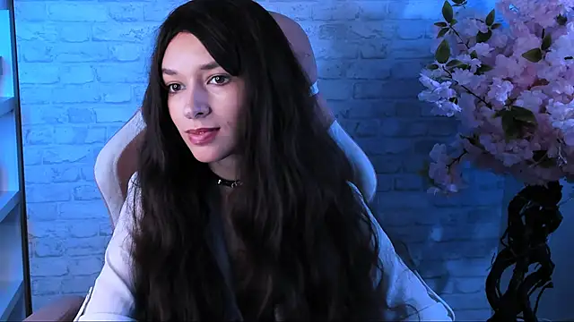 VivianLy  online show from November 29, 11:14 am