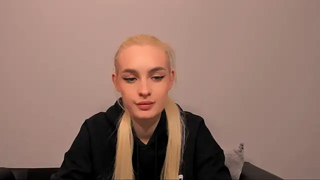 OliviaKisss online show from March 25, 8:12 pm