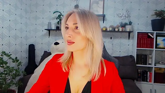 MillaXQueen online show from March 5, 2:46 pm