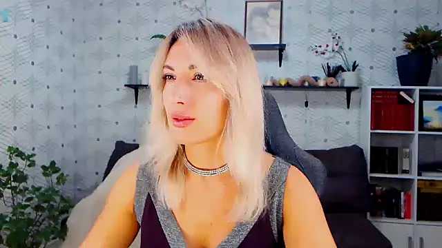 MillaXQueen online show from November 4, 2:00 pm