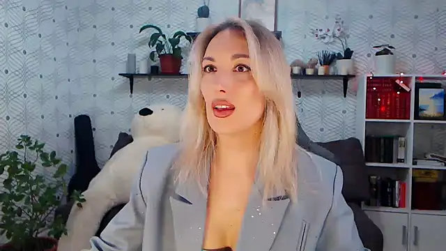 MillaXQueen online show from March 25, 3:04 pm