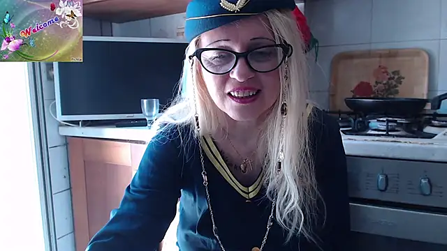 Snapshot of martachatte chatting on September 21, 9:19 am martachatte online show from September 21, 9:19 am