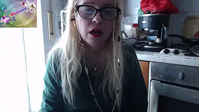 Snapshot of martachatte chatting on September 24, 10:25 am martachatte online show from September 24, 10:25 am