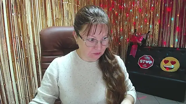 Snapshot of VanessaHotts chatting on October 10, 5:01 am VanessaHotts online show from October 10, 5:01 am