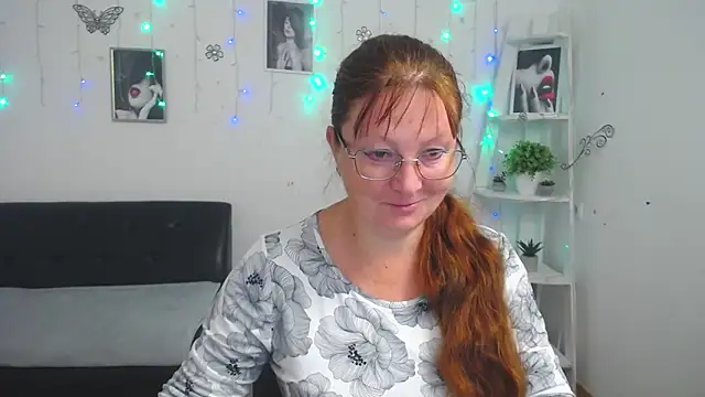 Snapshot of VanessaHotts chatting on September 13, 5:04 am VanessaHotts online show from September 13, 5:04 am