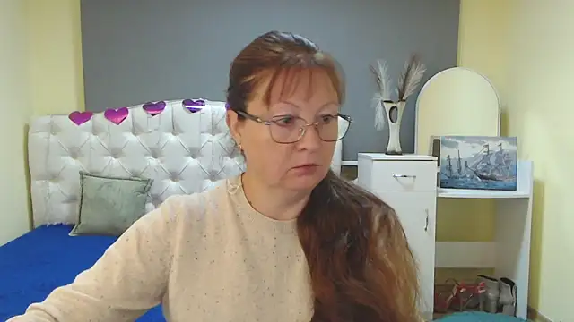 Snapshot of VanessaHotts chatting on October 8, 5:01 am VanessaHotts online show from October 8, 5:01 am