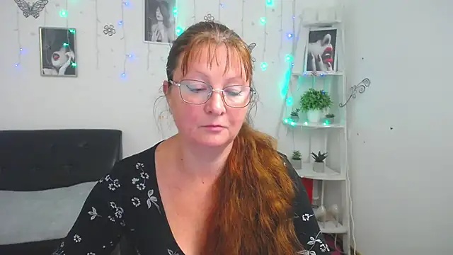 Snapshot of VanessaHotts chatting on October 4, 7:25 am VanessaHotts online show from October 4, 7:25 am