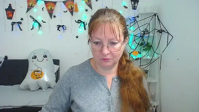 Snapshot of VanessaHotts chatting on October 18, 5:43 am VanessaHotts online show from October 18, 5:43 am