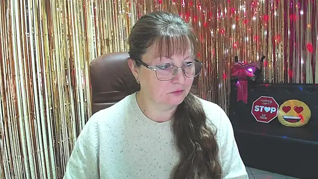 Snapshot of VanessaHotts chatting on October 6, 5:13 am VanessaHotts online show from October 6, 5:13 am